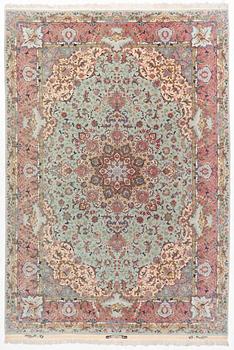 Matta, Täbris, part silk ,ca 367 x 250 cm.