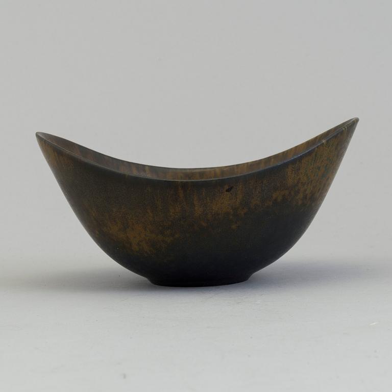 A figurine and bowl by Gunnar Nylund, Rörstrand.