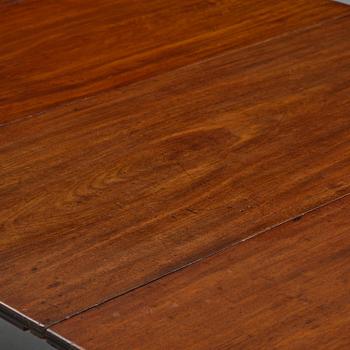 A Regency mahogany dining table, first part 19th century.