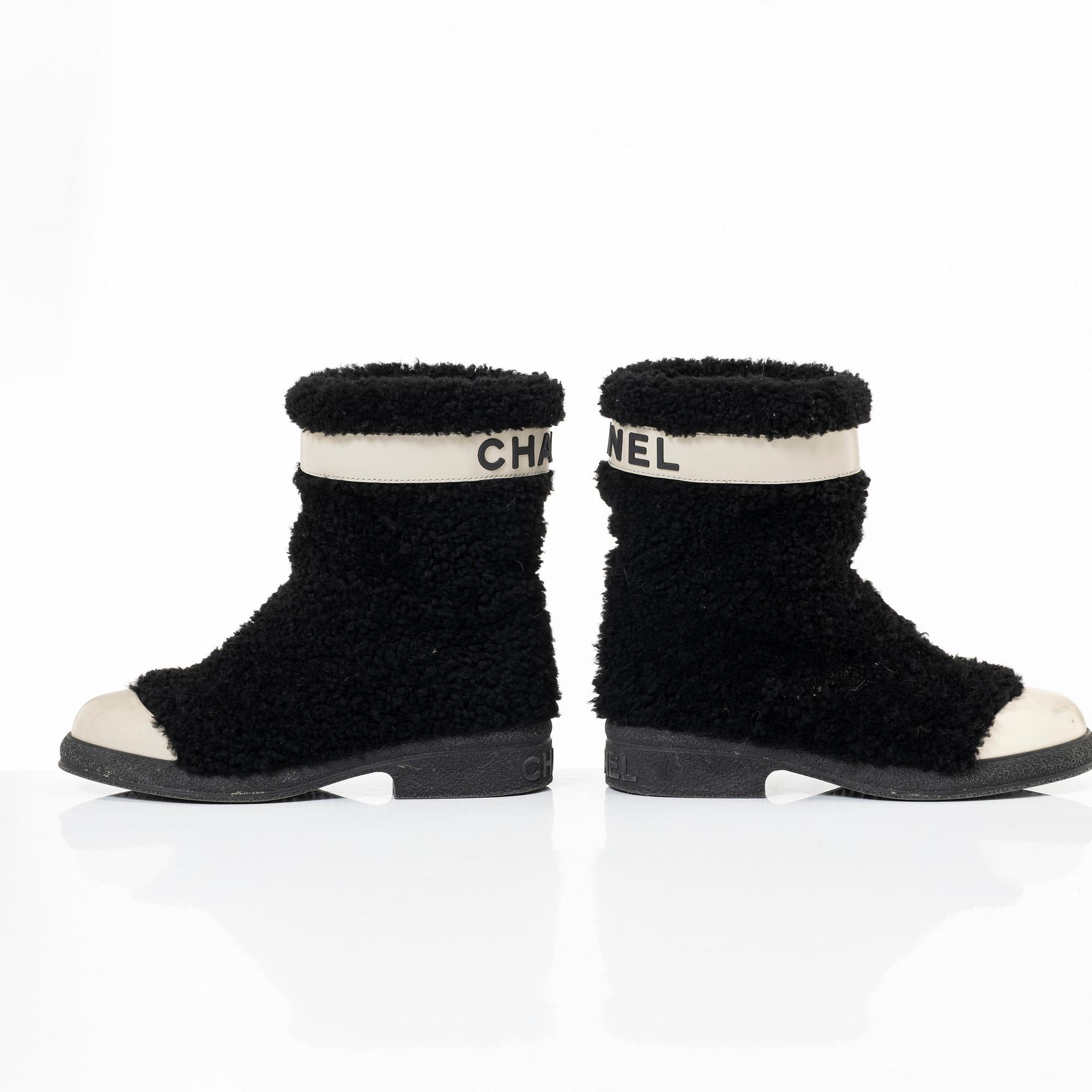Chanel, "Coco Neige Shearling Boots", storlek 37.