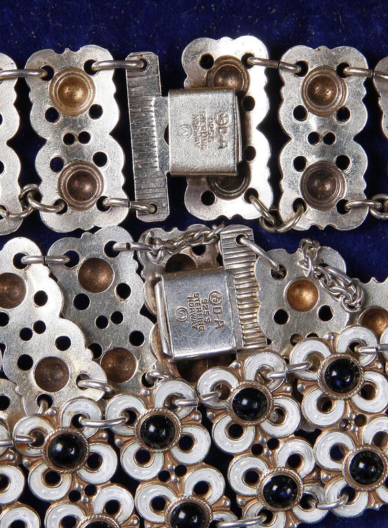COLLIER samt ARMBAND, sterlingsilver och emalj, Willy Winnaess, David-Andersen, Norge, 1950-tal.