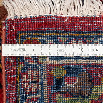 Matta, antik/semiantik, Moshkabad/Sarugh, ca 368 x 275 cm.