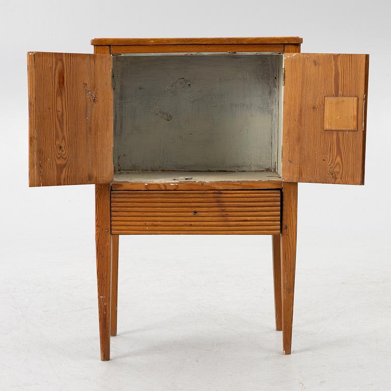 Pottskåp, gustaviansk stil, 1800-tal.