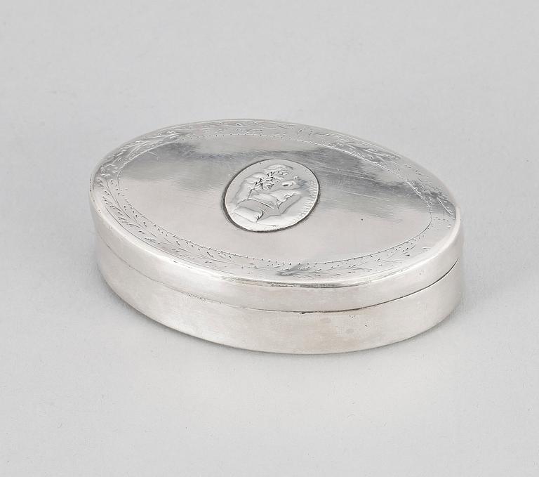 DOSA, silver, Johan Petter Hjulström Västerås 1838. Vikt ca 42 gram.