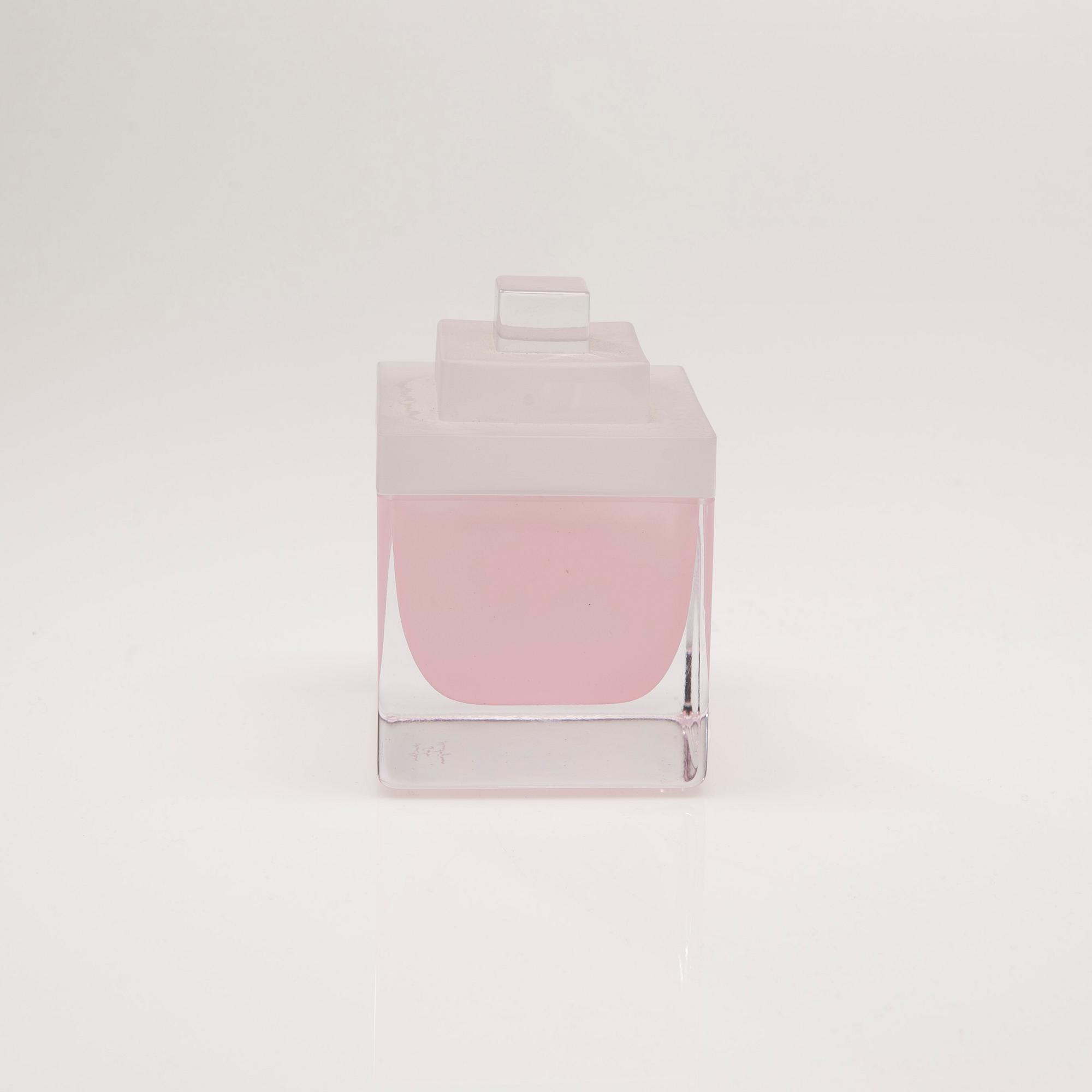 LJUSSTAKE OCH ASK MED LOCK, glas, signerade Markku Salo Nuutajärvi, 1900-talets senare hälft.