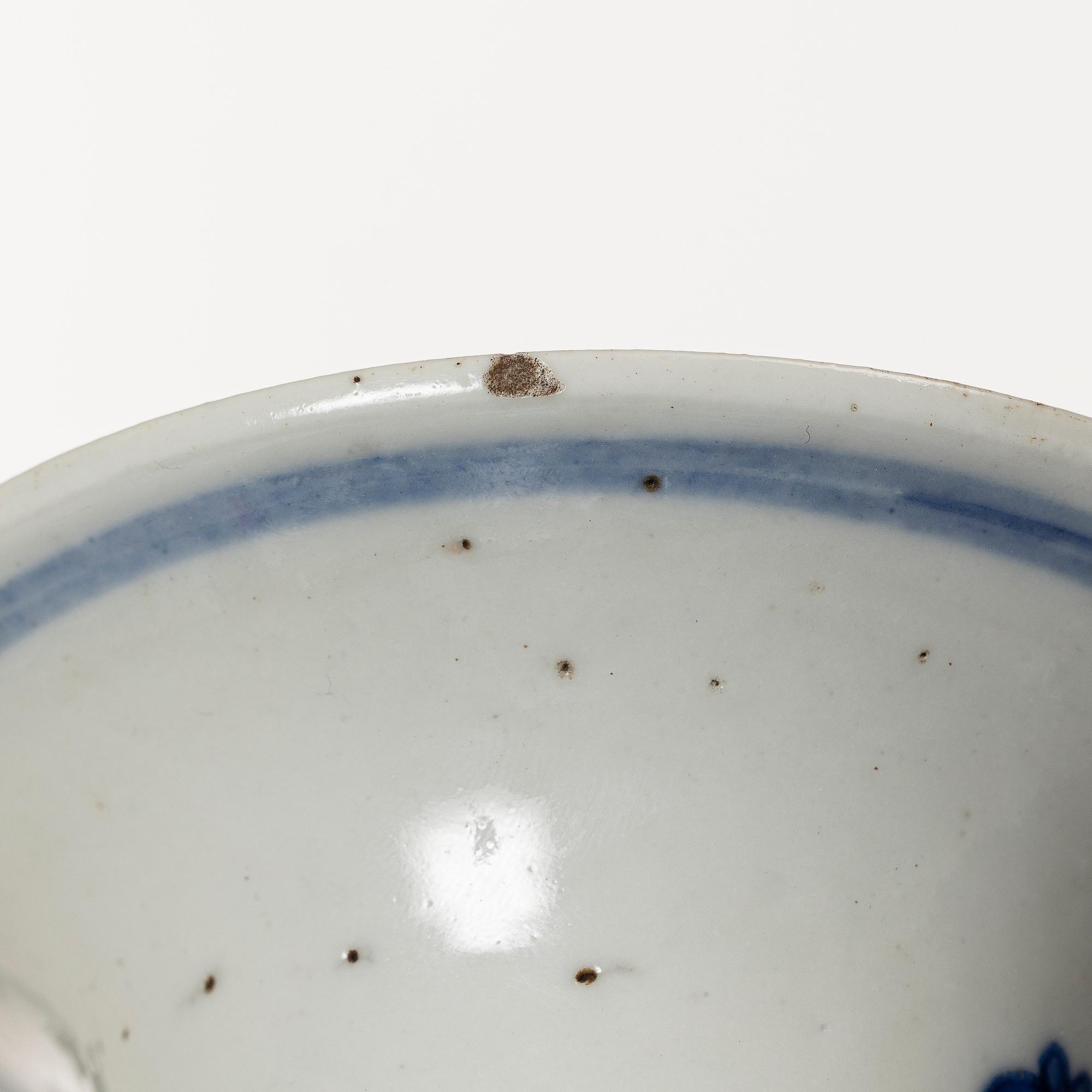 Two blue and white porcelain vases, China, Qing dynasty, 19th century.