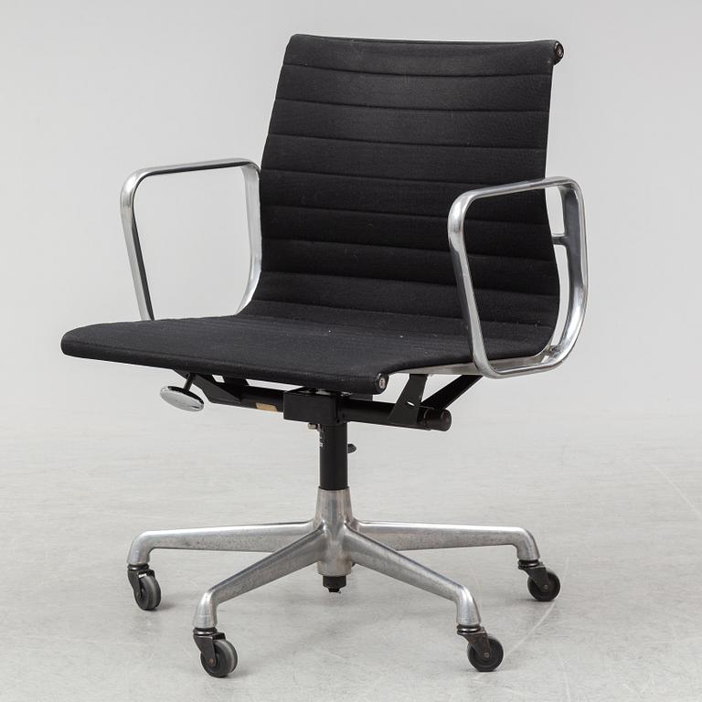 CHARLES AND RAY EAMES, an EA 117 chair.