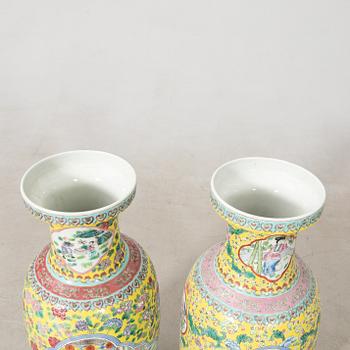 Floor vases 2 pcs China first half of the 20th century porcelain.