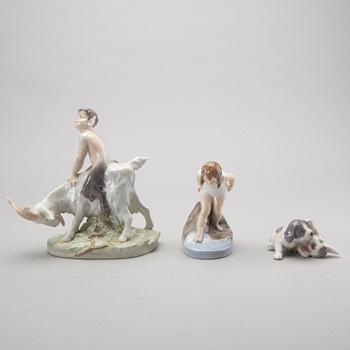 FIGURINER 3 st Royal Copenhagen varav en signerad porslin Danmark 1900-talets andra hälft.