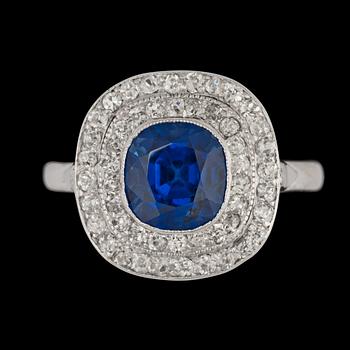 1345. RING, blå safir, 2.72 ct, och briiljantslipade diamanter.