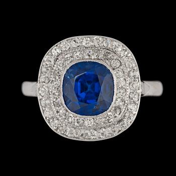 1345. RING, blå safir, 2.72 ct, och briiljantslipade diamanter.