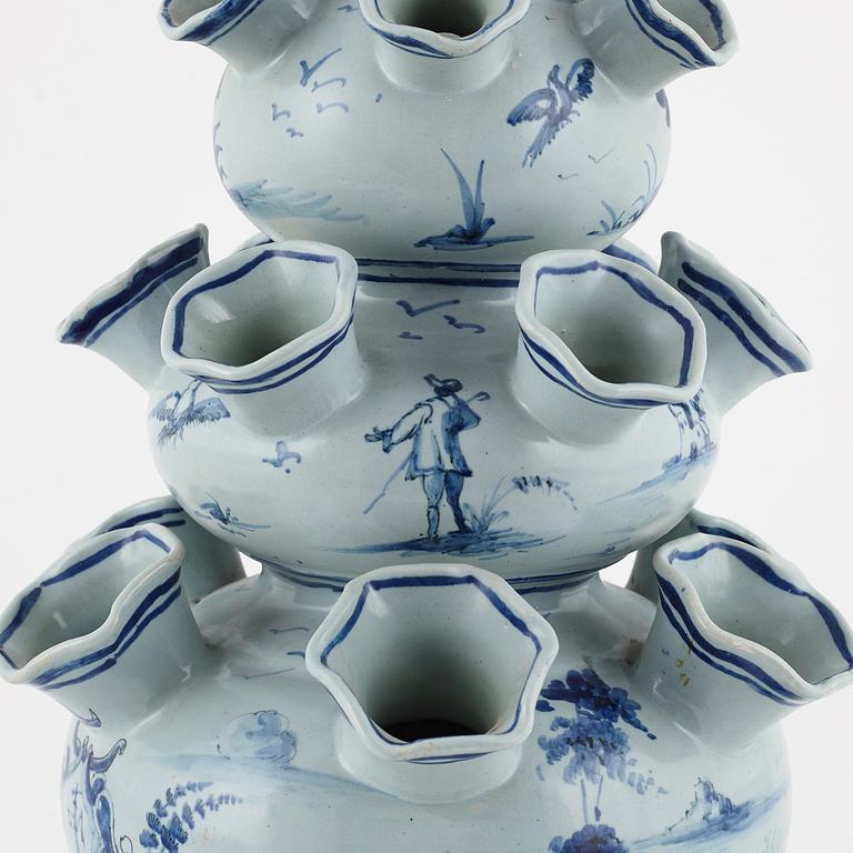 Tulpanvas, fajans, Italien, 1900-tal.