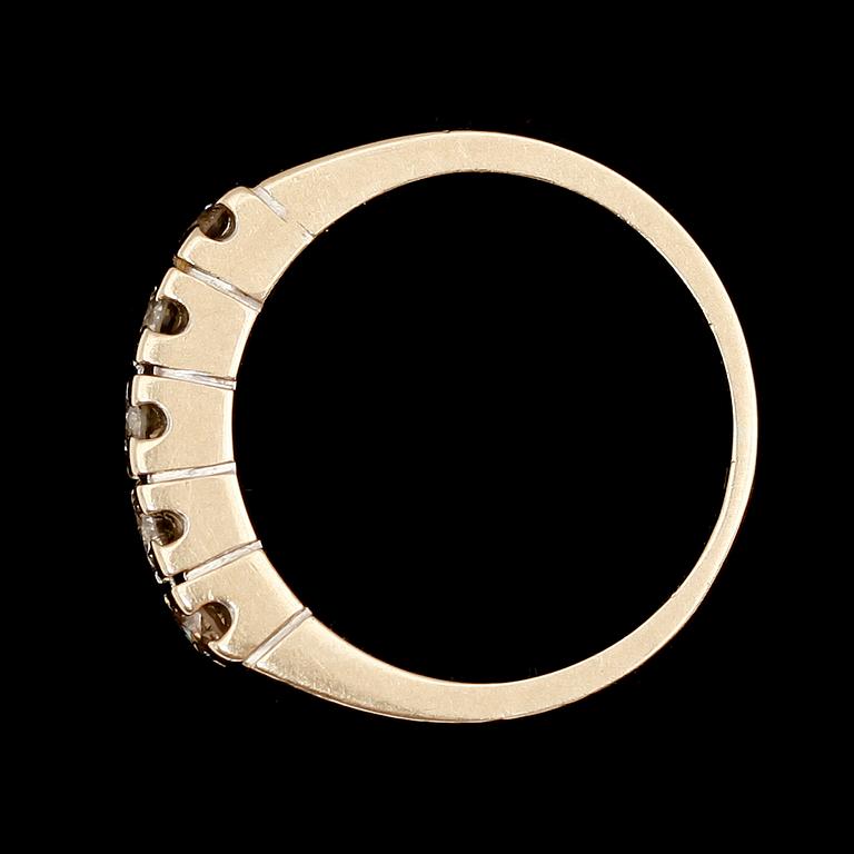 RING, 18 k vitguld med 5 briljanter. Total vikt ca 4 g.