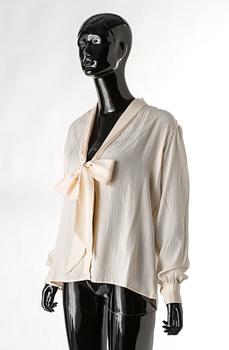 BLUS, Yves Saint Laurent.