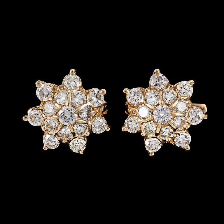 EARRINGS, brilliant cut diamonds, tot. app. 5 cts.