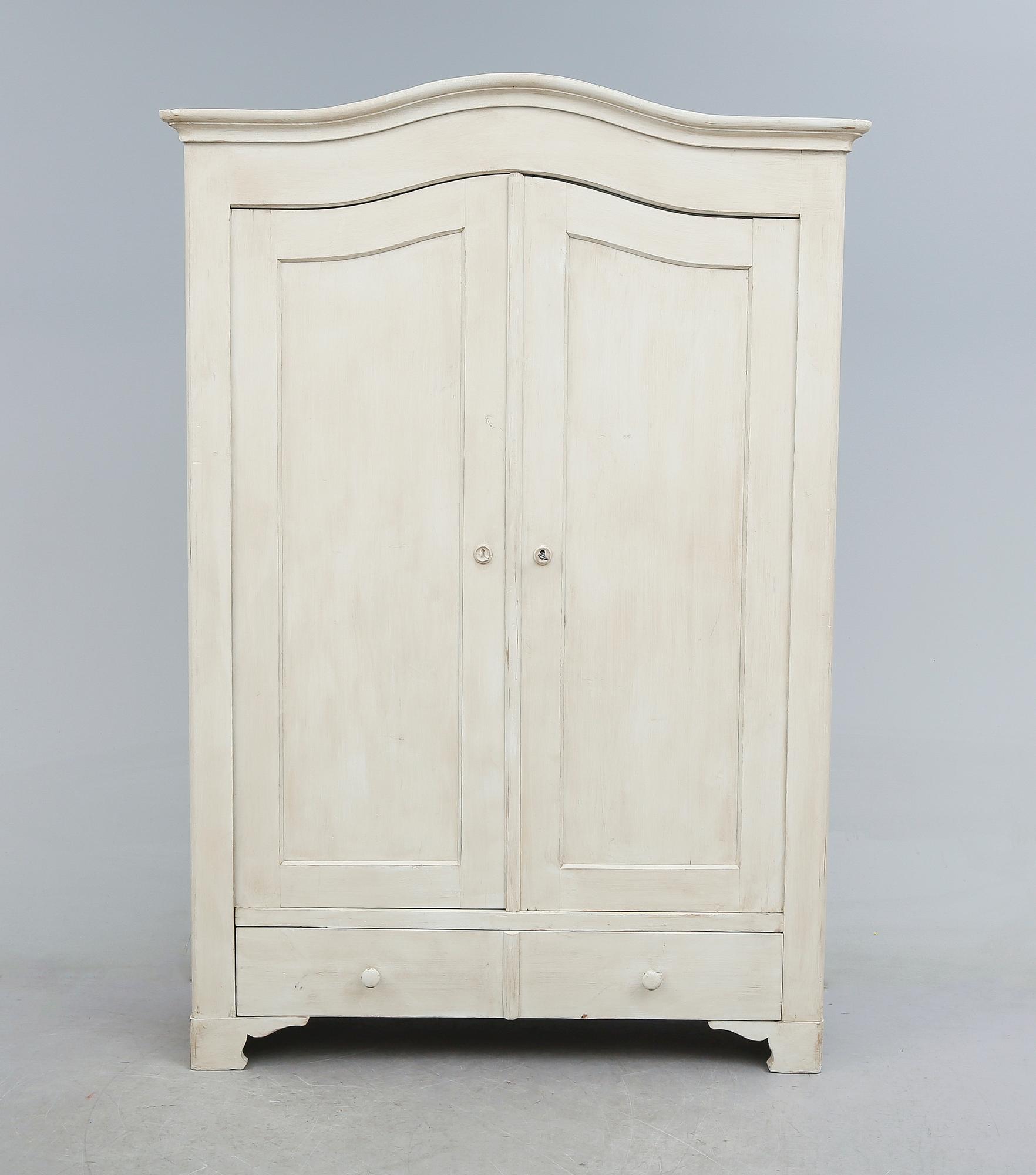 KLÄDSKÅP, 1800-talets andra hälft.