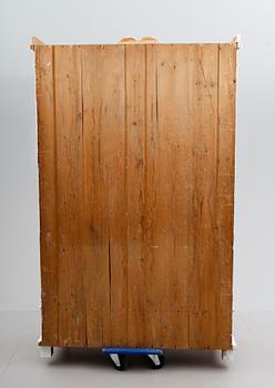 KLÄDSKÅP, 1900-talets första hälft.