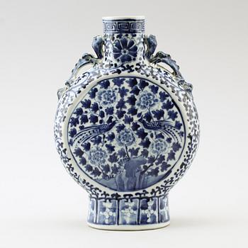 PILGRIMSKRUS, porslin, Kina, sannolikt 1800-tal.