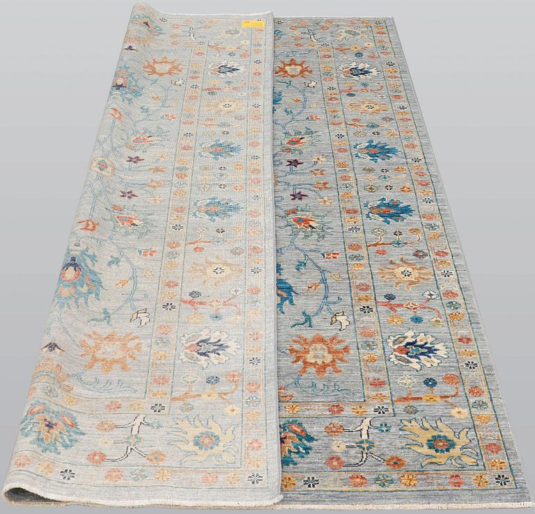 A Ziegler Design carpet, ca 240 x 167 cm.