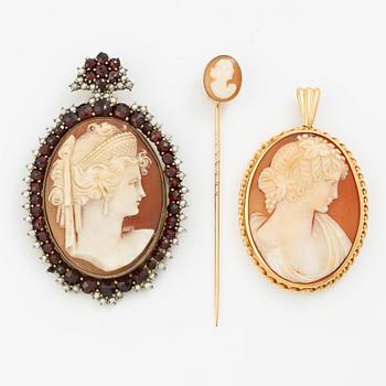 Shell cameos, 3 pcs, one set in 18K gold, 2 brooches/pendants, 1 pin.