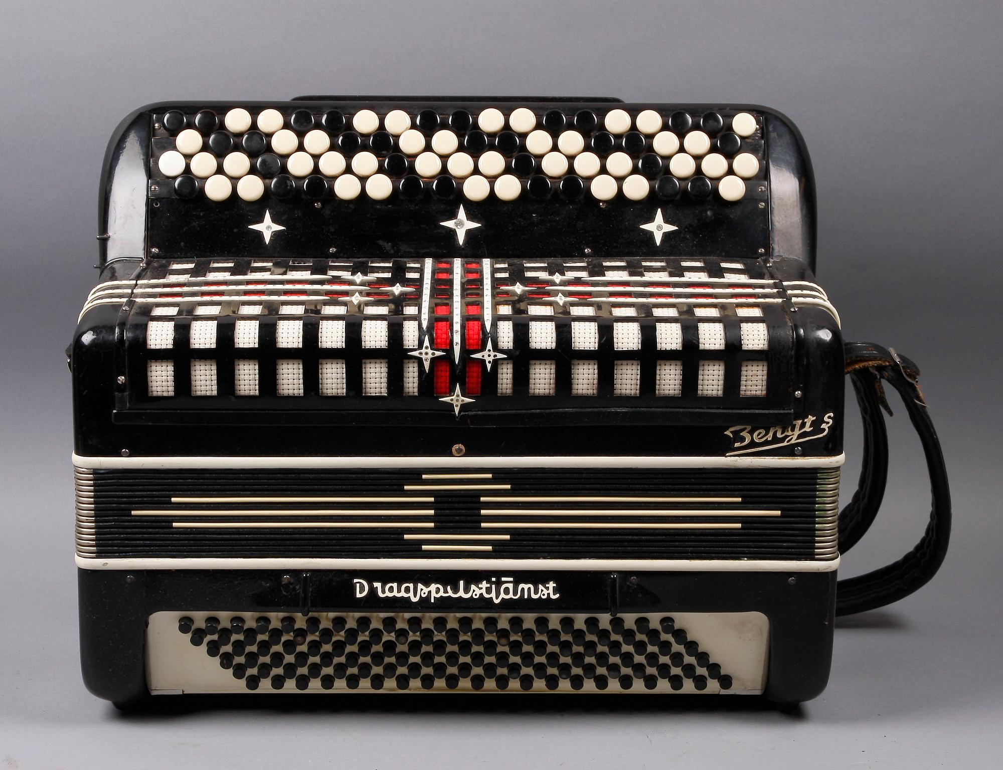 DRAGSPEL, märkt Bengts dragspelstjänst.