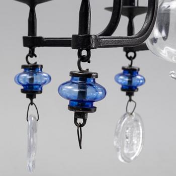 Erik Höglund, ljuskrona samt ljusstakar, ett par, glas och järnsmide.