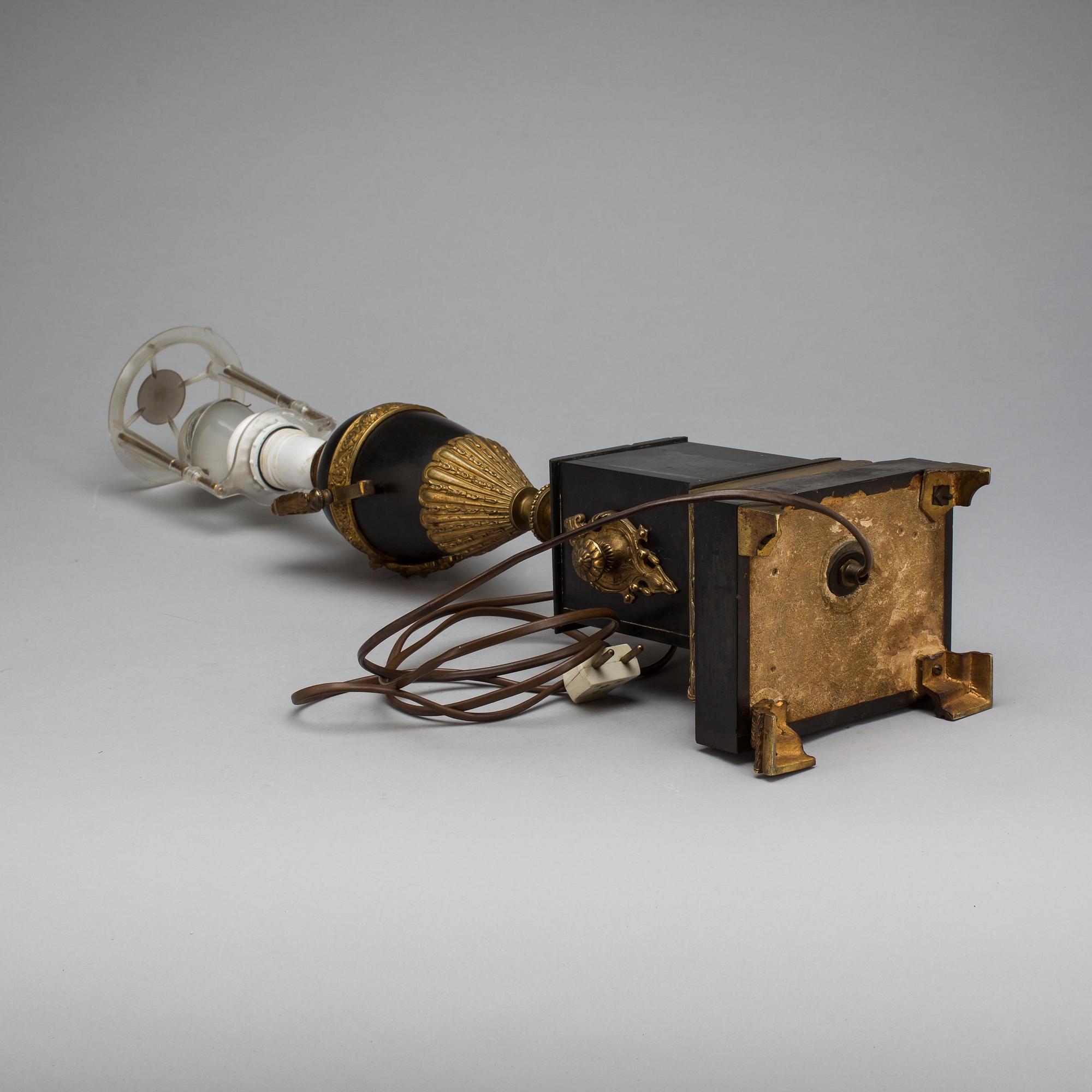 BORDSLAMPA, empirestil. 1900-talets första del.