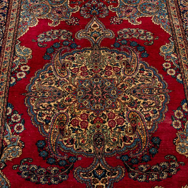 MATTO, a semi-antique Kerman, ca 220,5 x 139,5-142,5 cm.