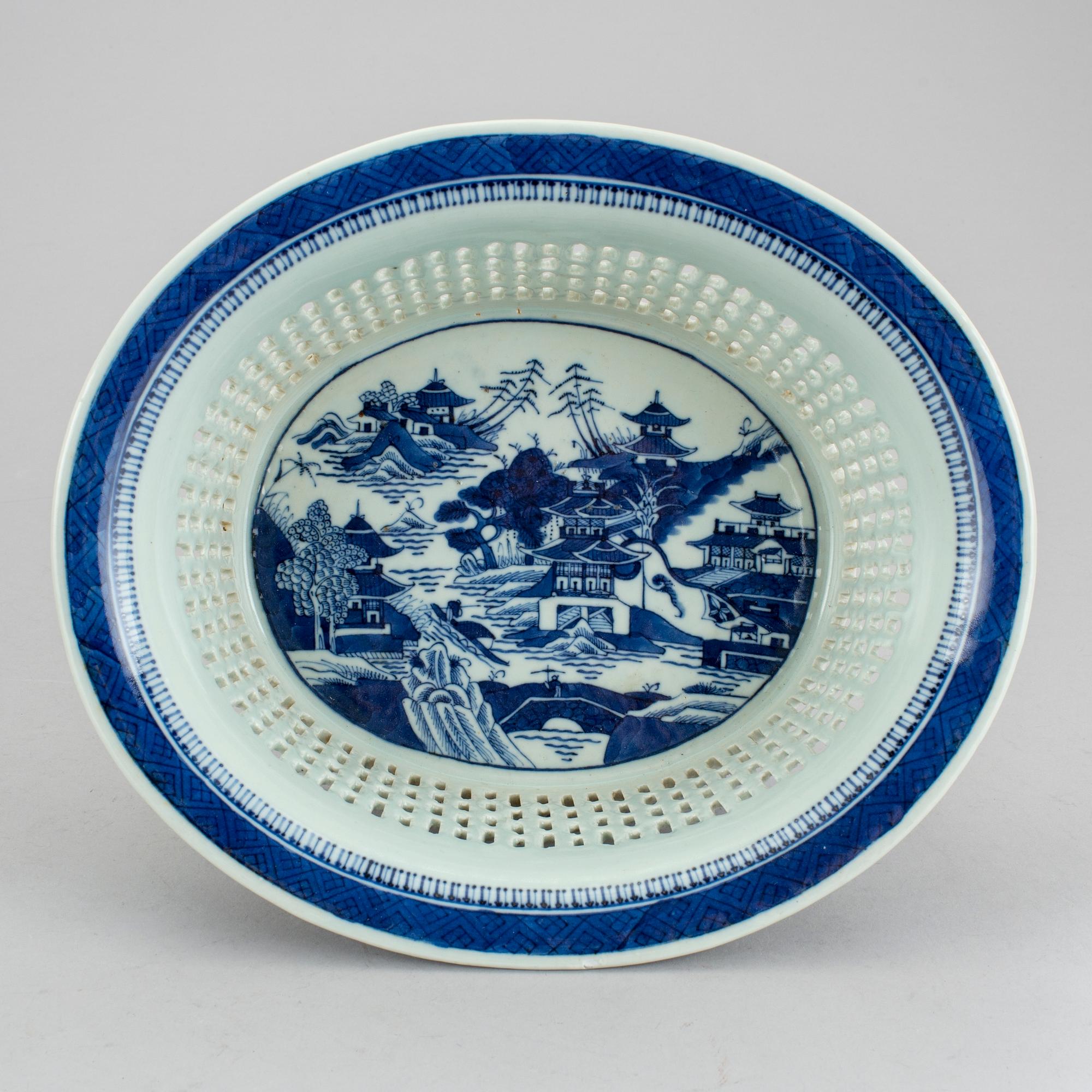 GALLERSKÅL MED FAT, porslin, Kina, tullmärkning, 1880-tal.