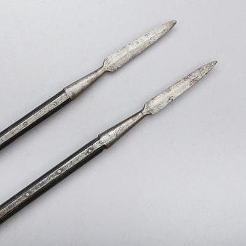 ÄNTERPIKAR, 2 st, smide, 1700-talets andra hälft.