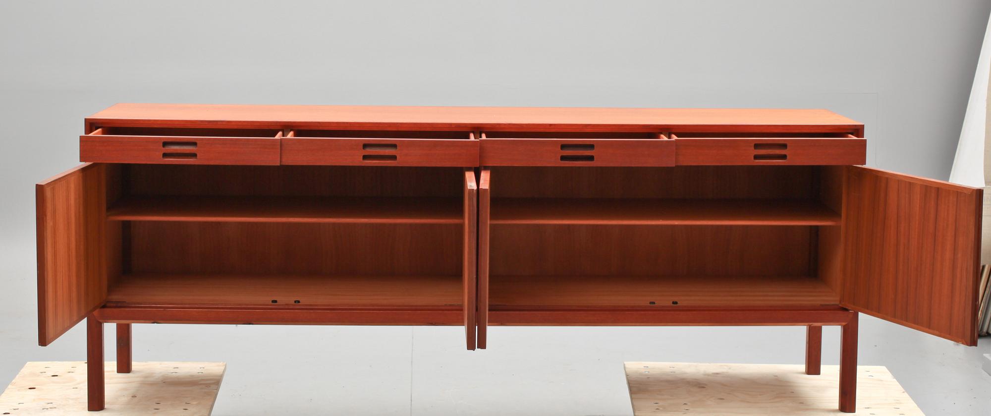 SIDEBOARD, Bertil Fridhagen, Bodafors, märkt, 1900-talets andra hälft.