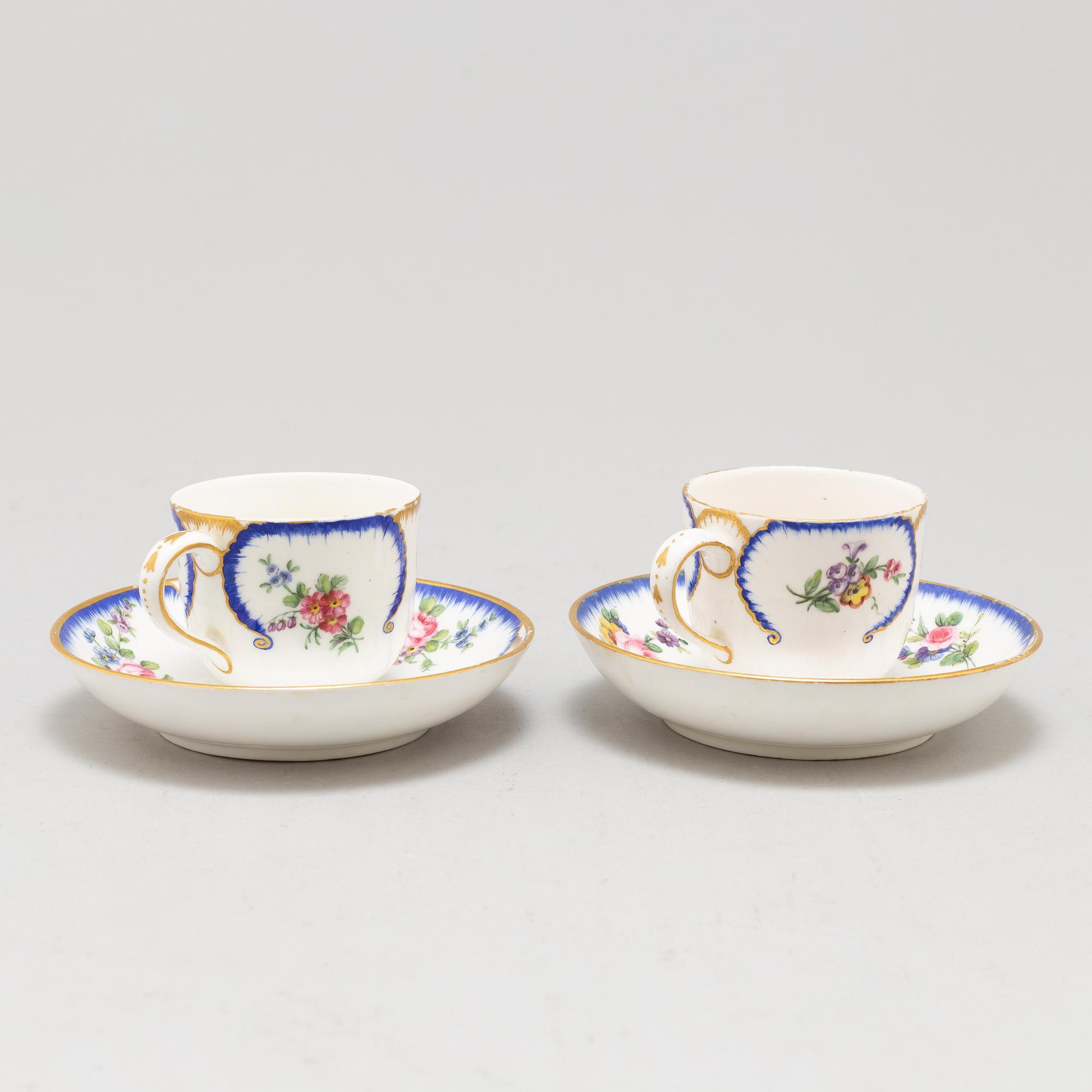 A pair of enamelled cups with dishes, France, Sèvres, 1780s.