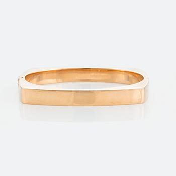 1014. A Gaudy bangle in 18K gold.