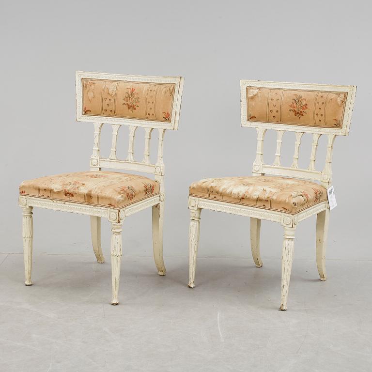 STOLAR, 2 stycken snarlika, gustavianska, varav en signerad Melchior Lundberg, 1700-tal.