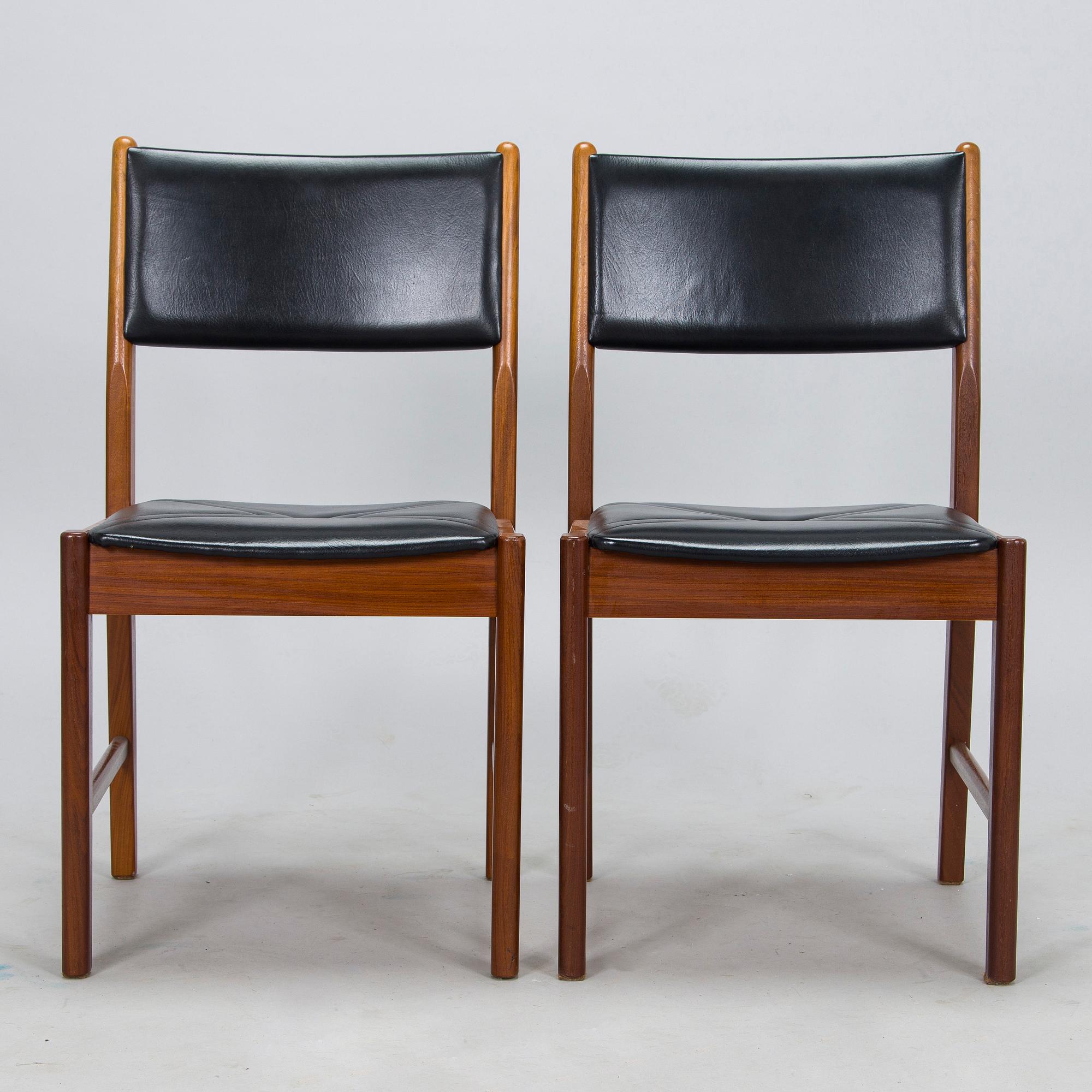 Pertti Salmi, a 1970s 'Samuel' dining table and eight 'Simeon' chairs for Vaara Tuotanto, Kaluste-Yhtymä, Finland.