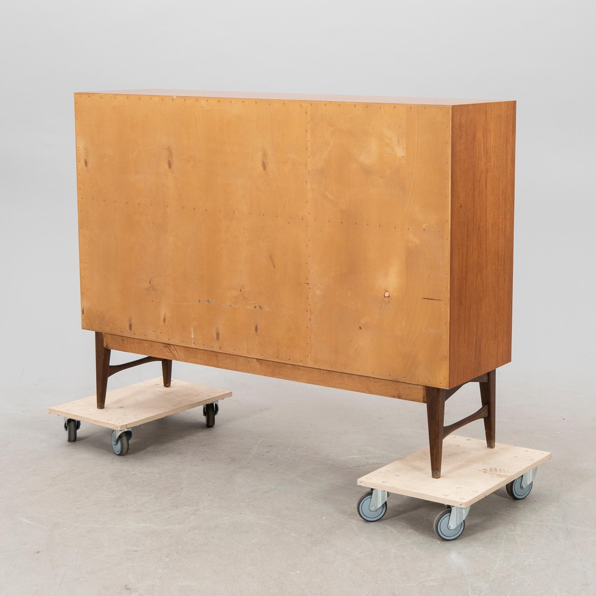 A 1950/60s teak sidebaord/cabinet.
