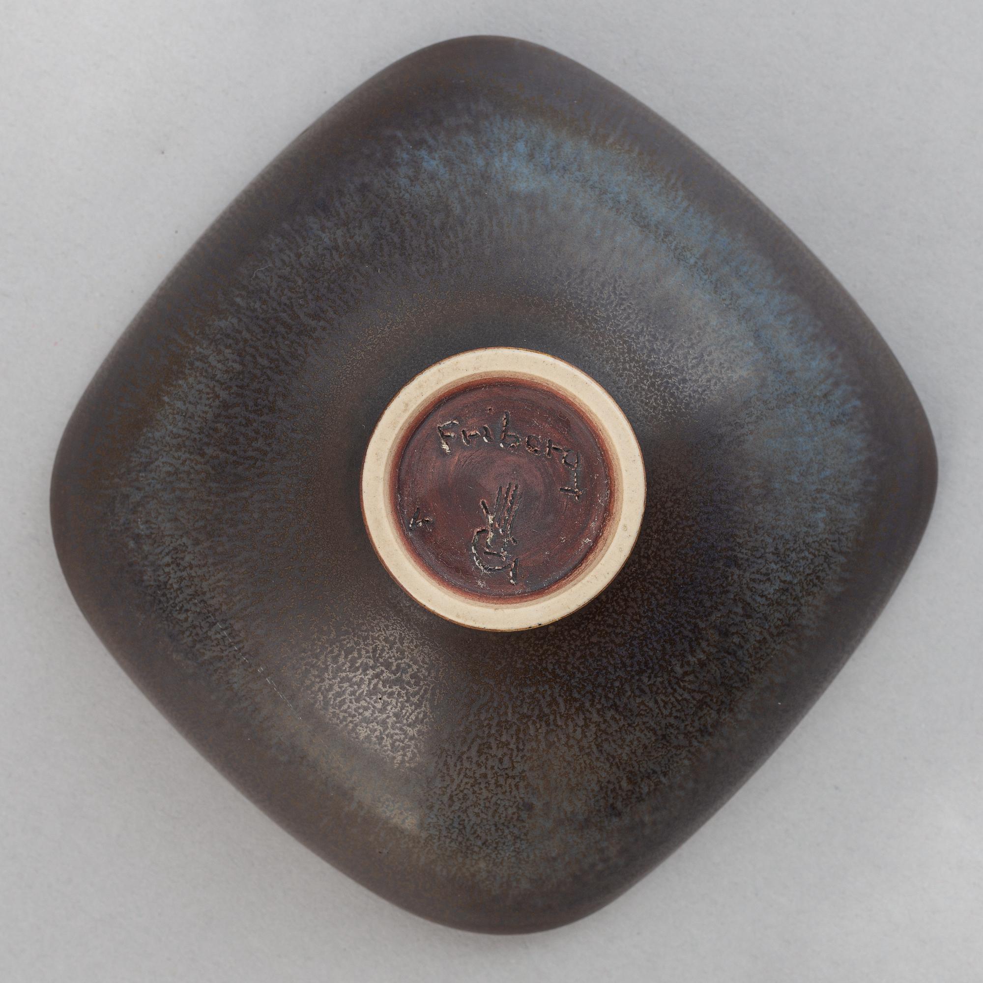 Berndt Friberg, a set of two stoneware bowls, Gustavsbergs studio 1952 and 1962.