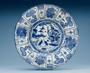 1462. A massive blue and white charger, Ming dynasty, Wanli (1573-1613).