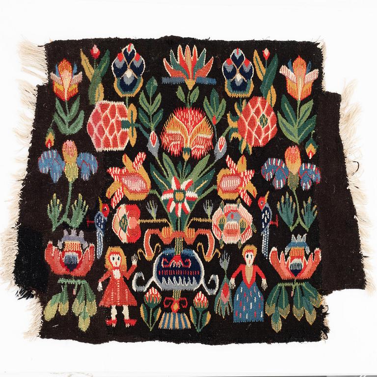 A fragment of a 19th century carrige cushion, "Urnor och par", tapestry weave, ca 50 x 45-55 cm.