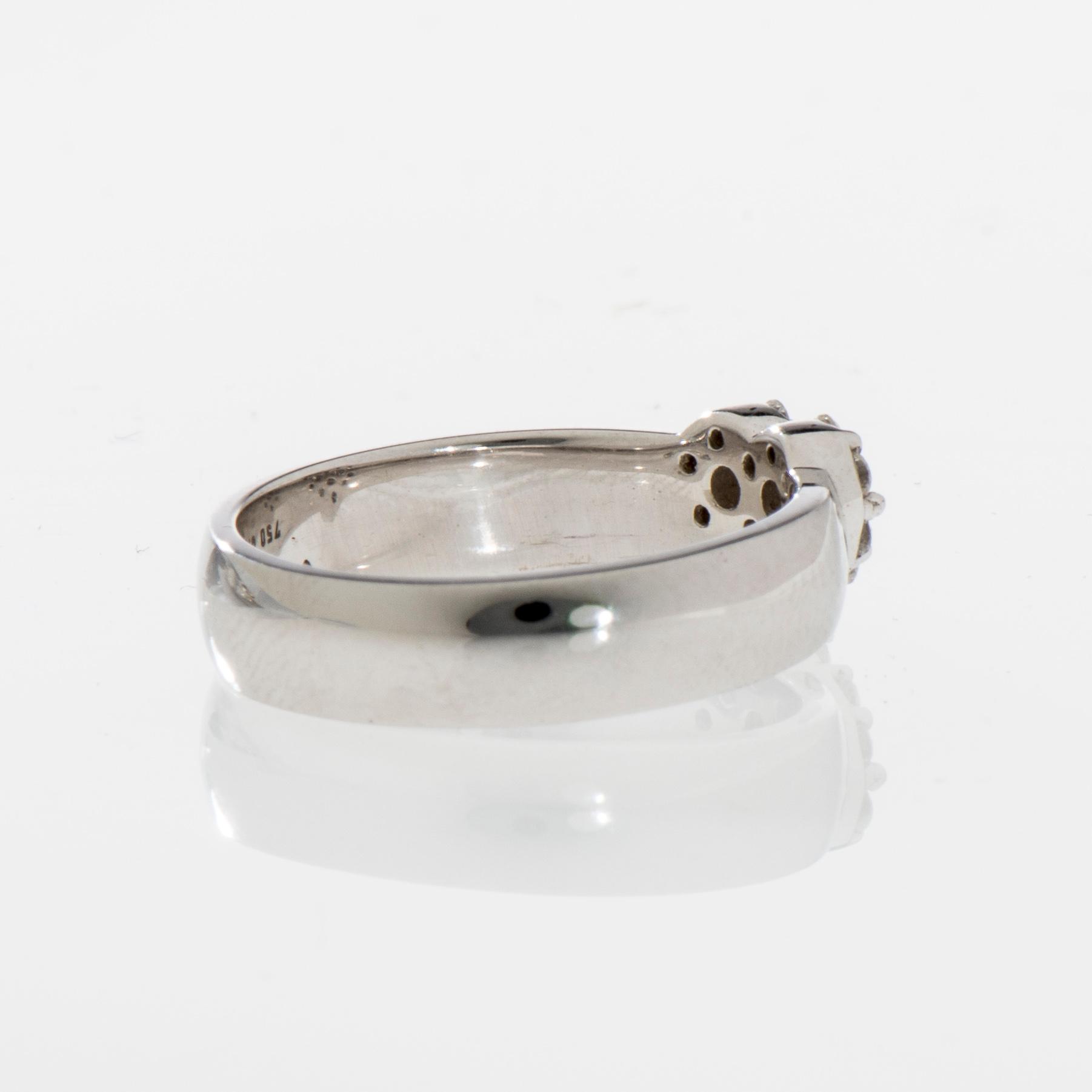 RING, 18K vitguld, diamanter i hjärta form, totalt 0,27 ct. Vikt 6,4 g.