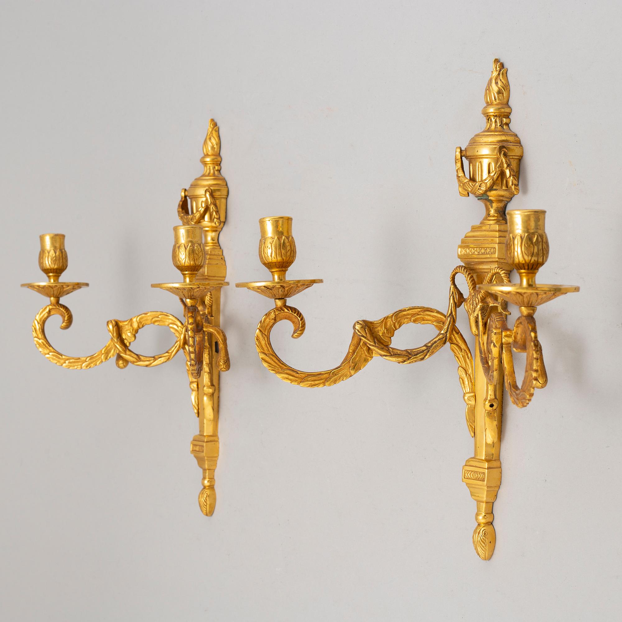 A pair of wall sconces, Louis XVI style, early 20th century.