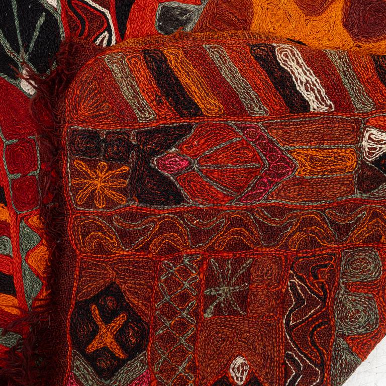 Matta/vävnad, slätväv, täsknomader, ca 280 x 154 cm.