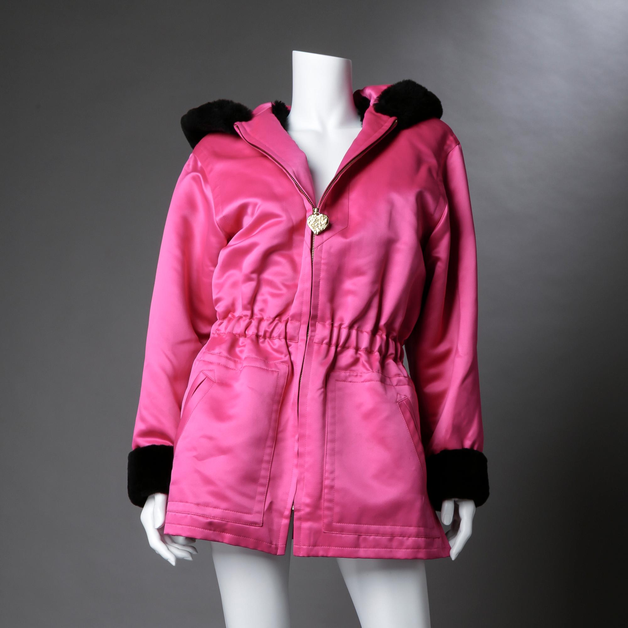JACKA, Yves Saint Laurent.
