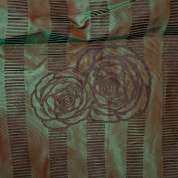 Gardiner, ett par, grönt mönstrat siden.