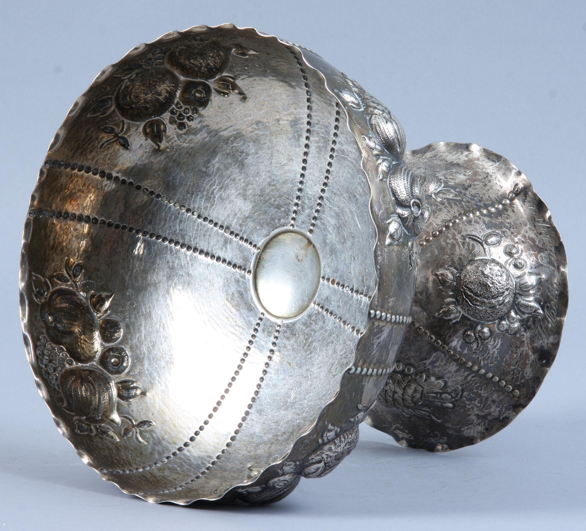 SKÅL PÅ FOT, silver, C. G Hallberg, 1916. 462 gram.