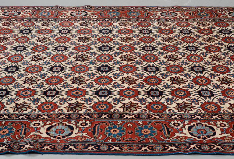 A carpet, semi-antique Veramin, ca 317-323 x 196-200 cm.
