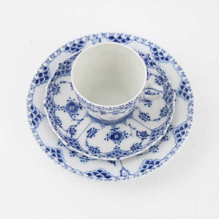 Kaffeservis, "Musselmalet Blond och Halvblonde", 26 delar, porslin, Royal Copenhagen, Danmark.