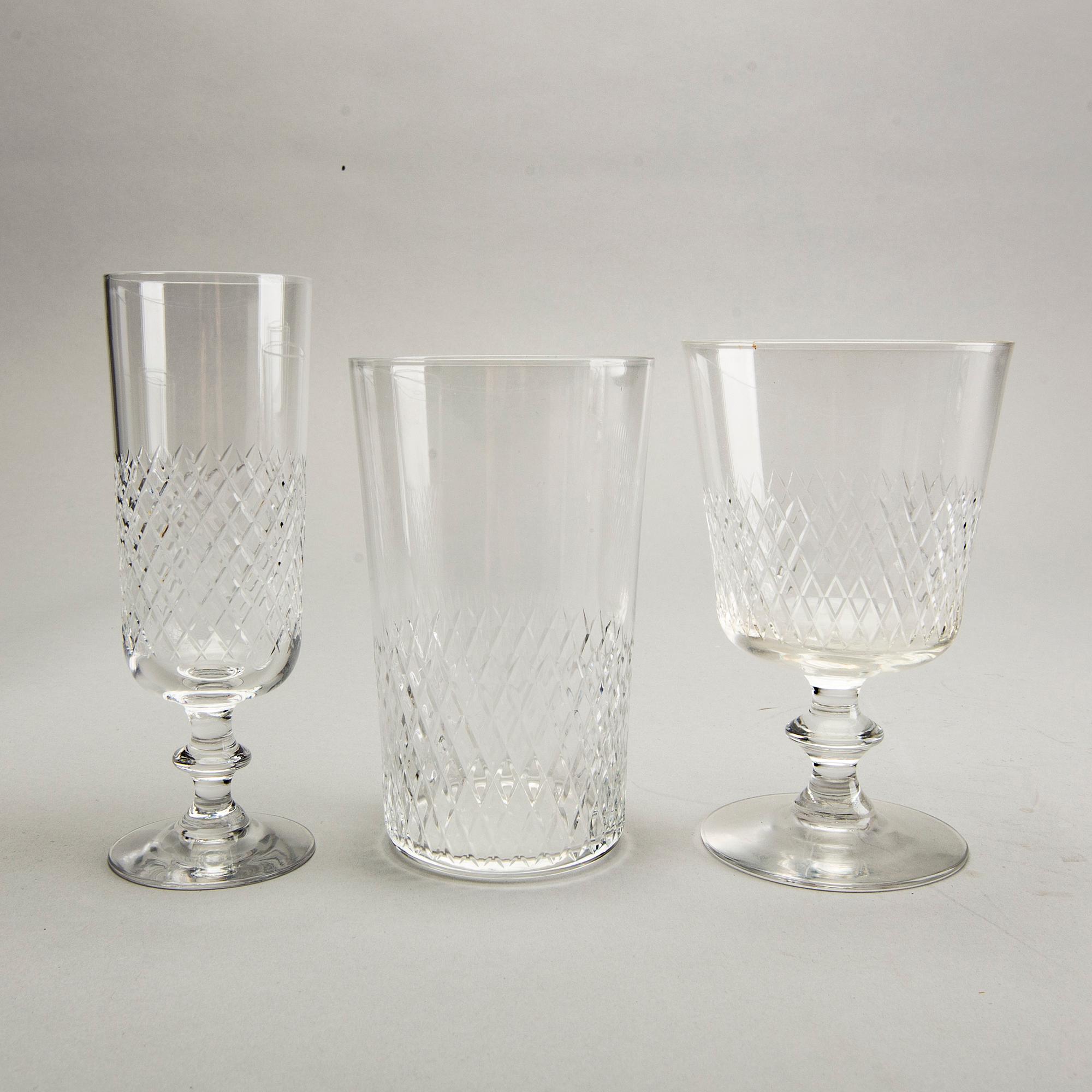 A Vicke Lindstrand 48 pcs Diamant glass service Kosta later part of 20th century.