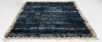 Viola Gråsten, rug, "Skogstjärn", approx. 240 x 155 cm.