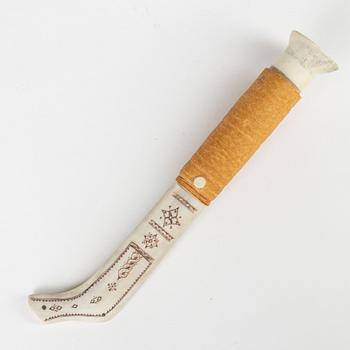 A reindeer horn knife by Per Henrik Simma, signed.